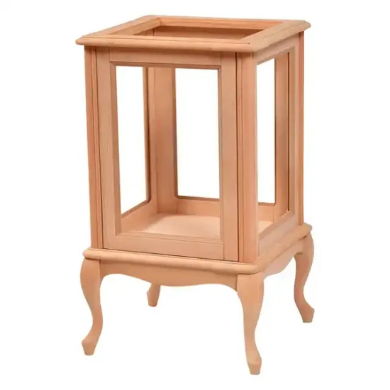 Малка квадратна витрина със стъклени врати