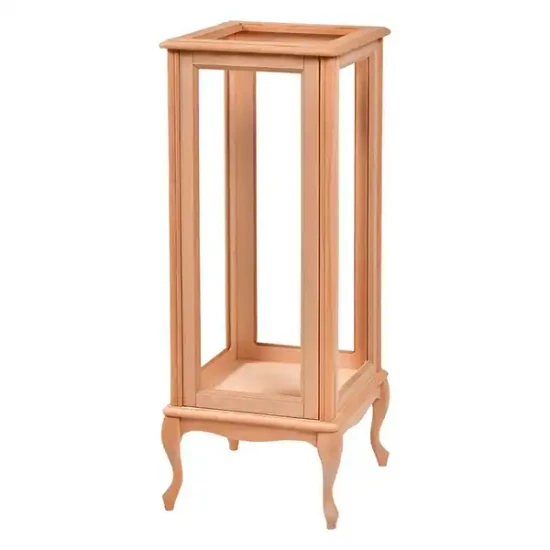 Голяма квадратна витрина със стъклени врати